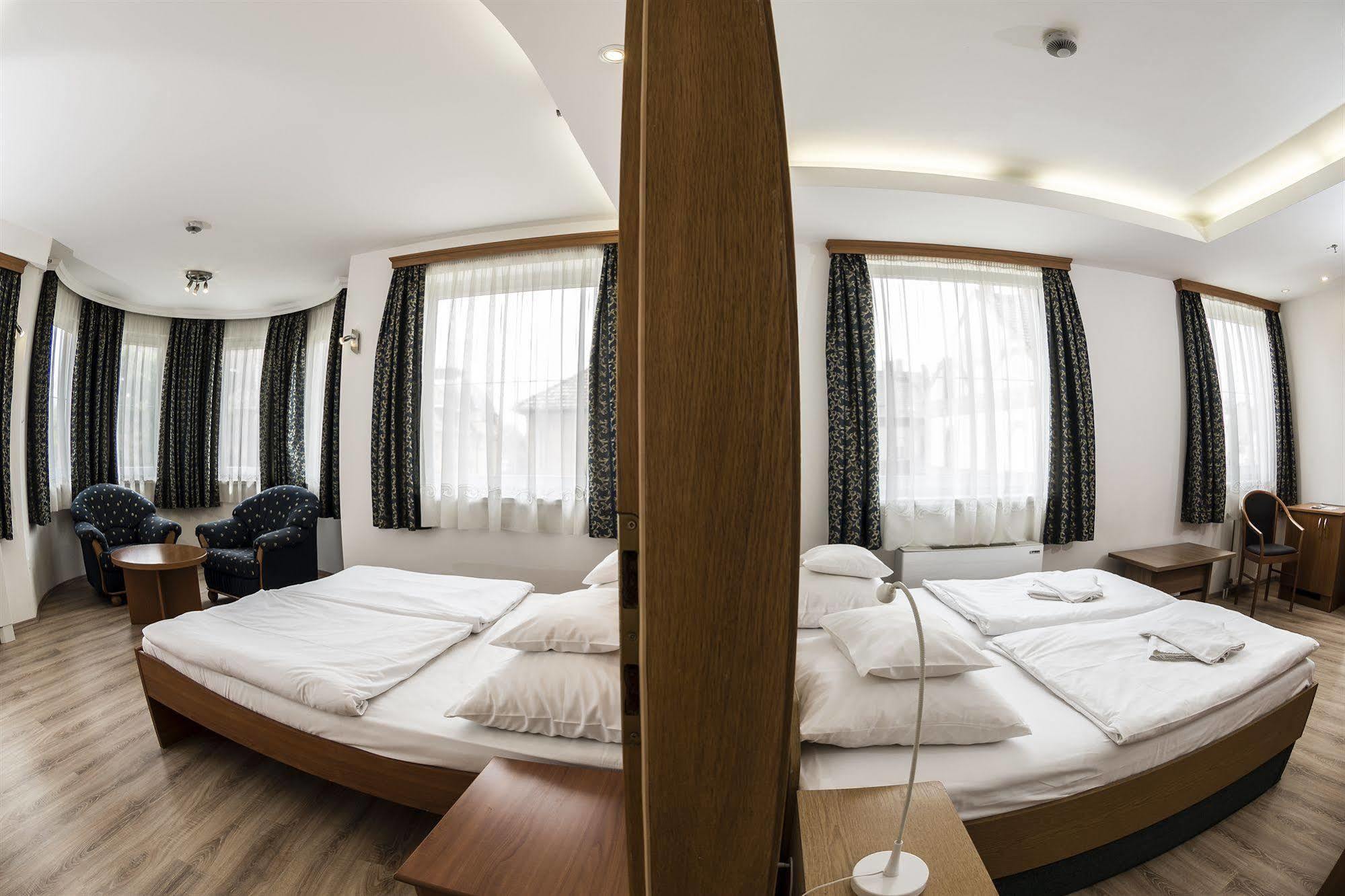 City Hotel Szeged Exterior photo